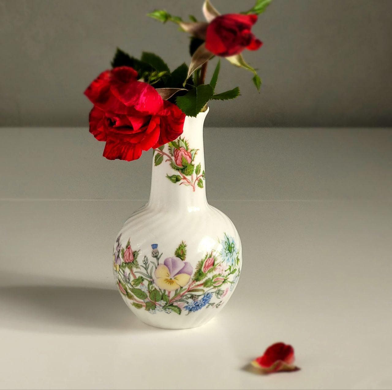 Aynsley Wild Tudor Bud Vase: Fine Bone China, Gold Rim - Made in England