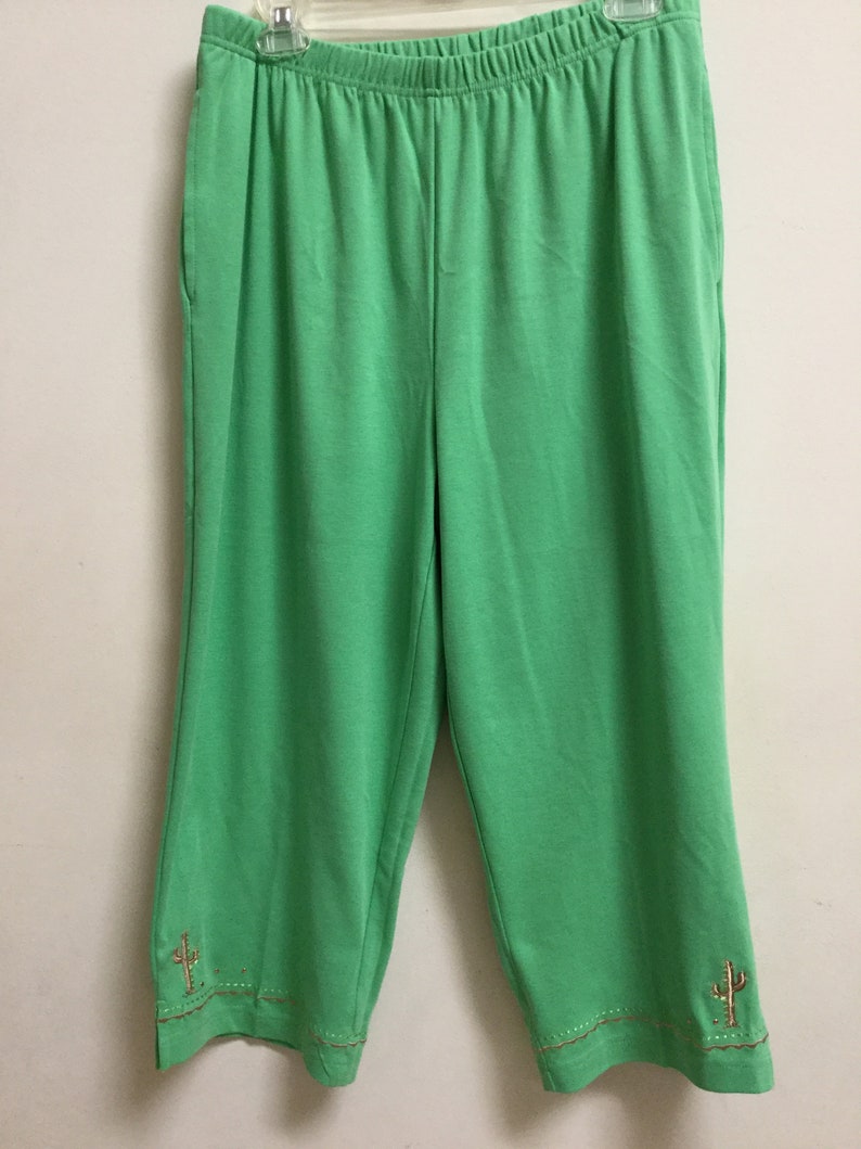 Green Embroidered Vintage High Rise Pants Vintage Women\u2019s Capri Pants Size XL Waist Wide Leg Pants for Woman