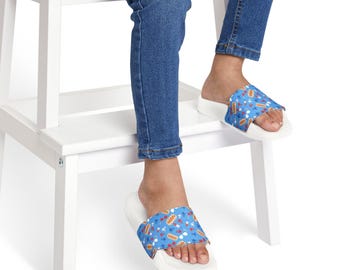 Sandalias de verano para jóvenes, calzado divertido para la piscina, chanclas listas para la playa, zapatos sin cordones para niños para exteriores, zapatos coloridos para las vacaciones.