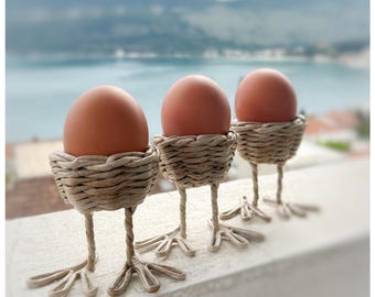 Porta-ovos de vime, pernas de galinha, cestinha de ovos de vime em miniatura, decoração de Páscoa, acessório divertido para as festas.