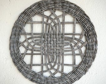 Round Woven Wall Panel – Handcrafted Paper Wicker Wall Decor for Cottagecore Interior, Gray Decorative Accent, 30 cm Diameter
