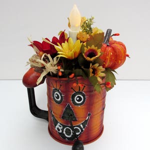 Halloween Vintage Hand Sifter with a Pumpkin Face, Jack-o-lantern, Hand Painted, 3 Cup Sifter, Tole Painted, Halloween Floral Decoration