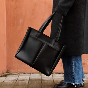 Bolso de mano de piel hecho a mano para mujer, bolso de hombro grande con bolsillos y forro de seda, bolso hobo de piel vegana, regalo perfecto para ella.