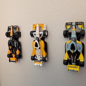 Soporte de pared para maquetas de coches de F1 e IndyCar a escala 1/64: ixo, fácil instalación.
