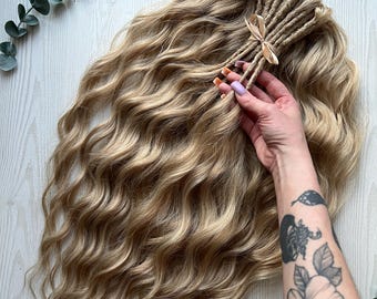 Blonde Wavy Kanekalon Hair Extensions with Natural look style