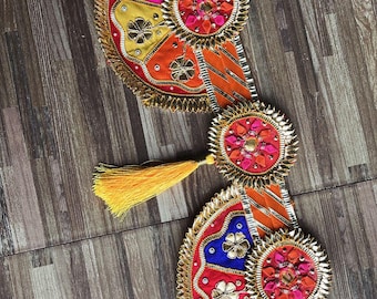 Handgemachter Gota Patti Türtoran: Indische Diwali Dekoration mit Papagei & Pom-Poms, Diwali, Hochzeit, Pooja Dekoration, Traditionelles Wohndekor