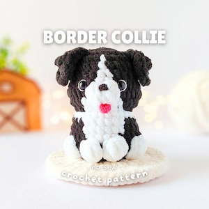 Könnte beinhalten: Ein gehäkeltes Border Collie Plüschtier in Schwarz und Weiß mit einem weißen Fleck im Gesicht, schwarzen Ohren und einer kleinen rosa Zunge. Der Text BORDER COLLIE steht darüber und no-sew crochet pattern ist darunter abgedruckt.