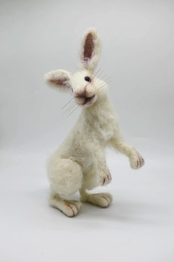 野ウサギ。ドライフェルト。手作り 50sm うさぎ フェルト 手作り ニードルフェルトのウサギ - 手作りのウール