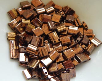 Tila 5 grams Metallic Dark Raspberry Iris 2-Hole 5mm Square Miyuki Beads No. 457b