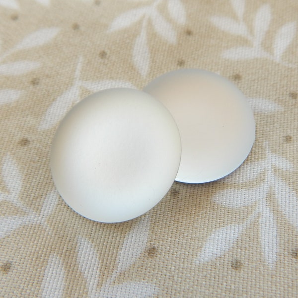 18mm Lunasoft Cabochon - Ice Pearl - Quantity 1 - Luna Lucite Cabochon