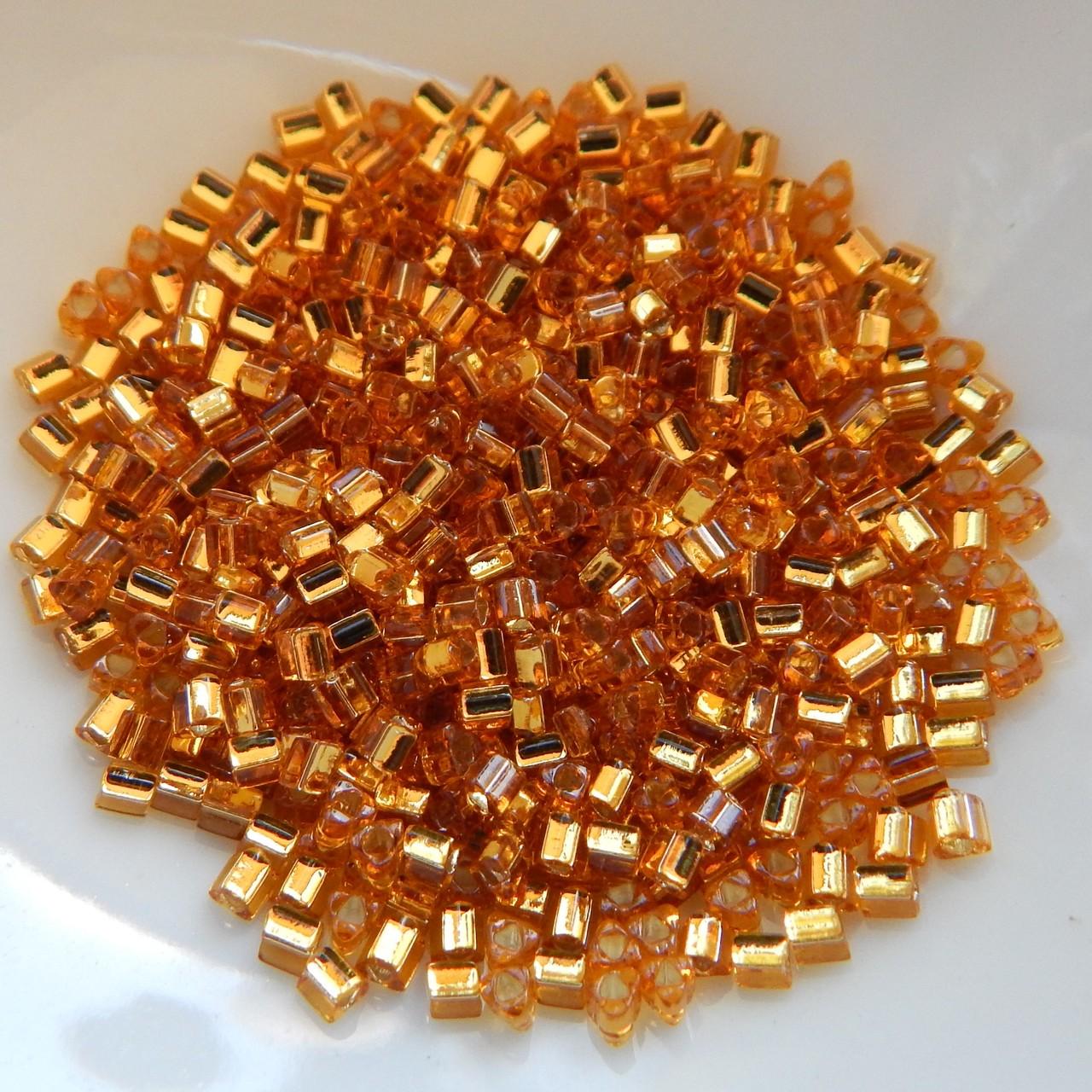 石笛  玉　２４１１１５－１１ TOHO 11/o Triangle Beads 20 Grams Silver Lined Topaz Seed