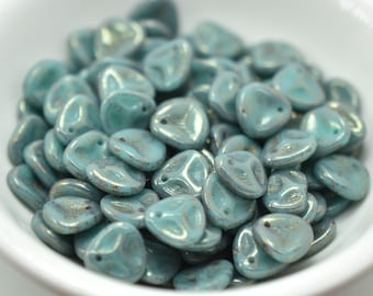 30 Beads - Rose Petal 8x7mm - Green Turquoise Lumi - Czech Glass
