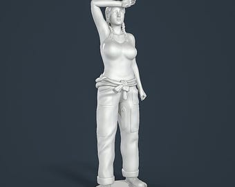 Può includere: Una statuetta bianca di una donna in abiti da lavoro, che si protegge gli occhi. Indossa una canotta, pantaloni da lavoro con tasche e stivali da lavoro. I suoi capelli sono intrecciati. La figura è su una piccola base ovale.
