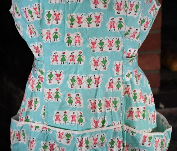 Handmade Apron with Beach-goers Pattern - image 5