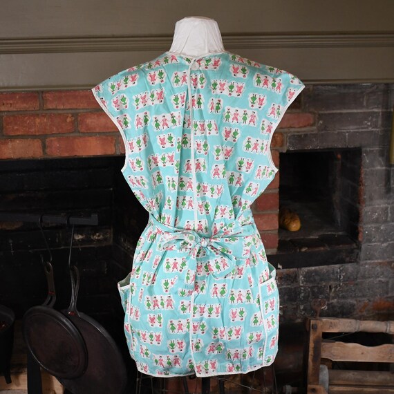 Handmade Apron with Beach-goers Pattern - image 3