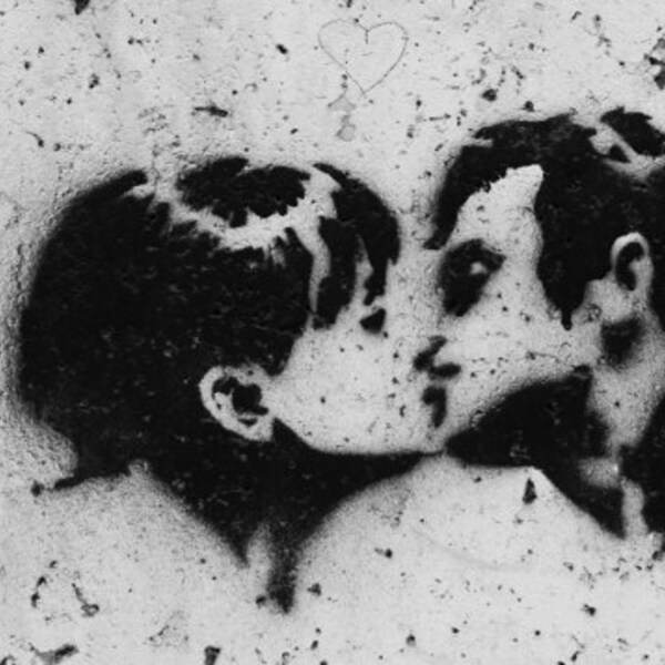 Romantic Kiss Graffiti in Paris, France 5x7 Inch Photographic Print