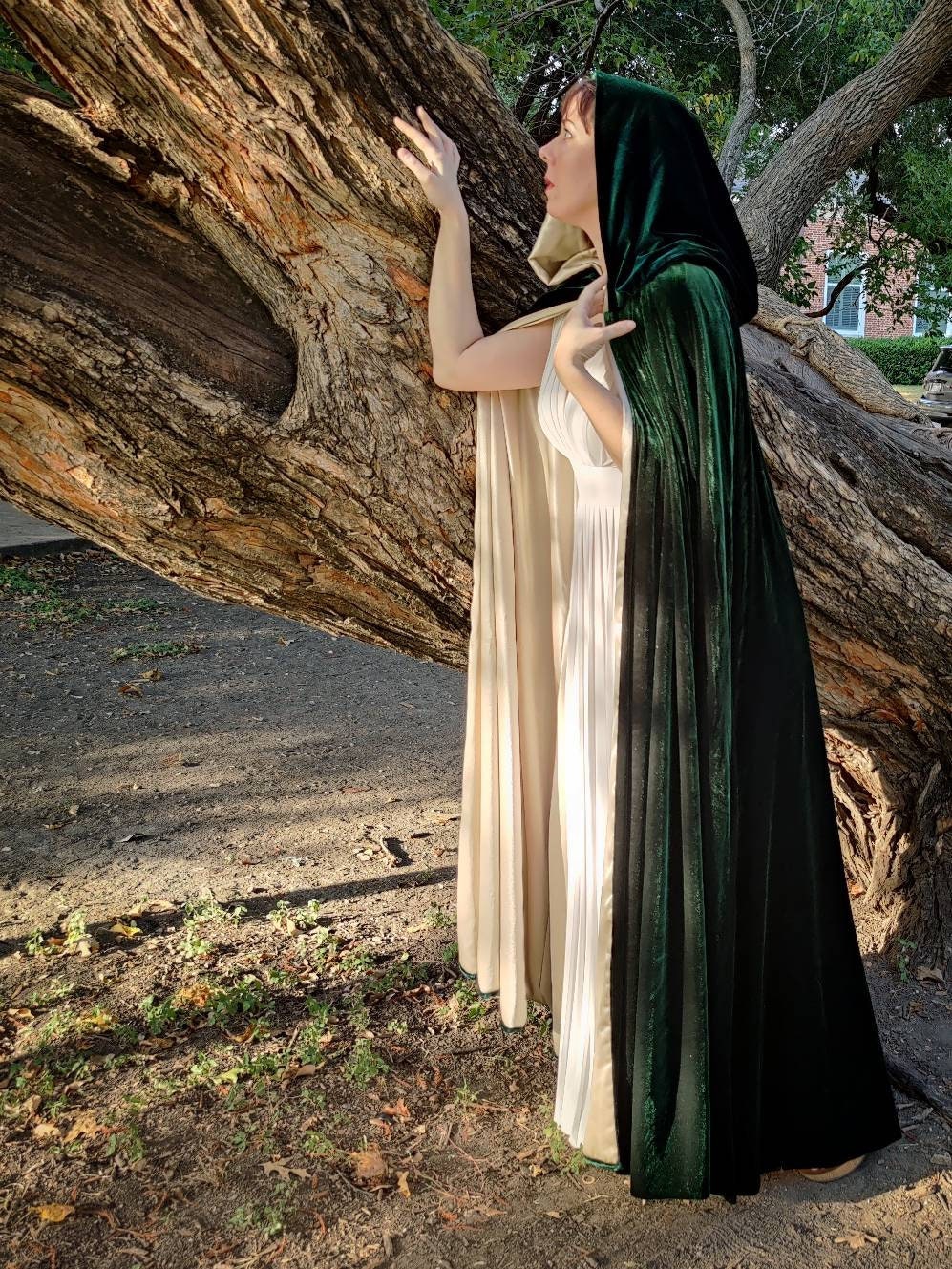 Custom Emerald Green Velvet Hooded Cape: Wedding Wrap, Cosplay Costume -  Etsy