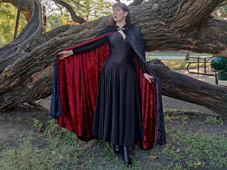 BLACK HOODED CAPE VELOUR VAMPIRE HALLOWEEN FANCY DRESS COSTUME GRIM REAPER DEATH BLACK HOODED CAPE VELOUR VAMPIRE HALLOWEEN FANCY DRESS COSTUME GRIM REAPER DEATH
