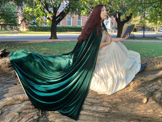 Custom Emerald Green Velvet Hooded Cape: Wedding Wrap, Cosplay Costume -  Etsy