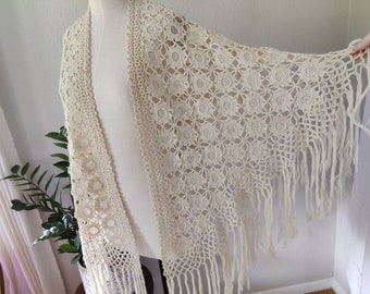 Vintage Ivory Crochet 1970s Wool Shawl Fringe, 70s Floral Hippie, Prairie Peasant Romantic Knit Wrap, Garden Wedding Festival Cottagecore
