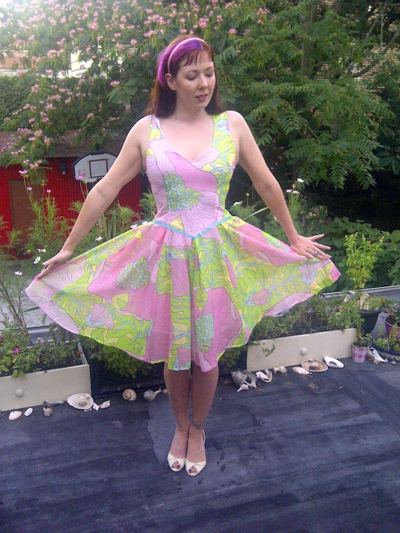 Size M 1950s Cotton Dress, Art Nouveau Floral Print, Dropped Waist Pockets