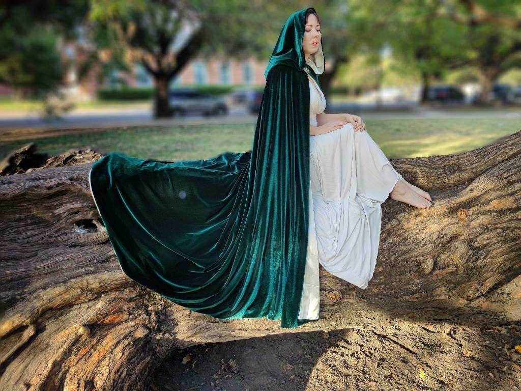 Custom Emerald Green Velvet Hooded Cape: Wedding Wrap, Cosplay Costume -  Etsy