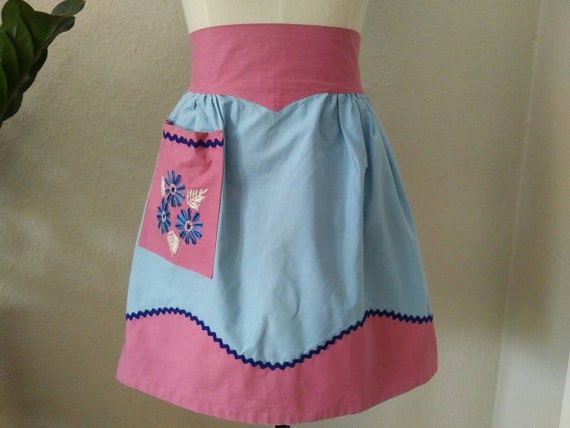 Pink & Blue Embroidered Vintage Apron with Pocket… - image 3