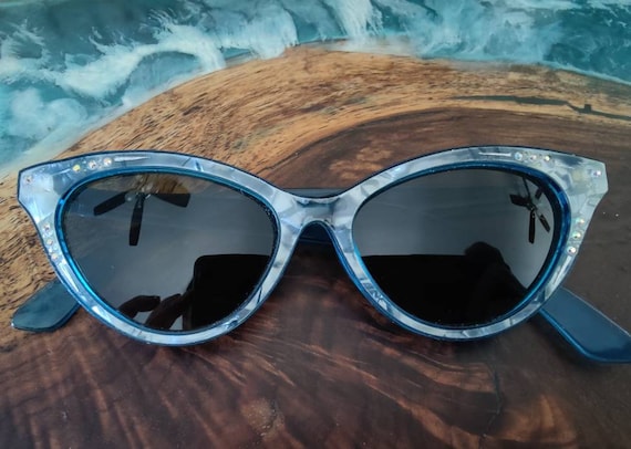 Vintage Blue Cat Eye Foster Grant Sunglasses, 195… - image 1