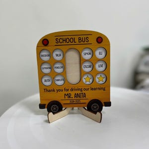 Zurück in der Schule personalisiertes Bus Schild - Individuelles Busfahrer Geschenk mit Schülernamen, Idee für Lehrer Wertschätzung