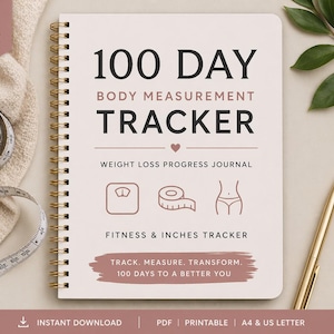 Puede incluir: Un cuaderno de espiral con el texto "100 DAY BODY MEASUREMENT TRACKER" y una cinta métrica. El cuaderno incluye el texto "WEIGHT LOSS PROGRESS JOURNAL" y "FITNESS & INCHES TRACKER". El cuaderno está sobre una superficie beige.