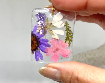 Beautiful frameless resin earrings.