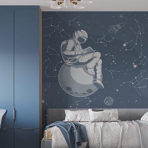 Carta da parati con astronauta su sfondo blu/Carta da parati floreale vintage artistica/Dimensioni personalizzate/Ristrutturazione della casa/Arte murale/Stelle, spazio, costellazioni