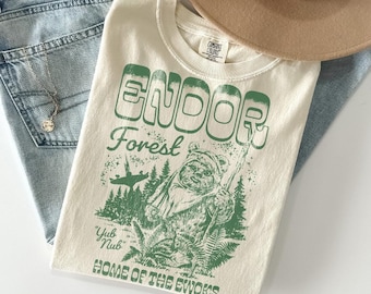 Koszulka Comfort Colors® Ewok Star Wars, Koszulka Ewok Endor National Park Protect Our Forest, Koszulka Star Wars Forest Camp, Koszulka Disney Trip 2026