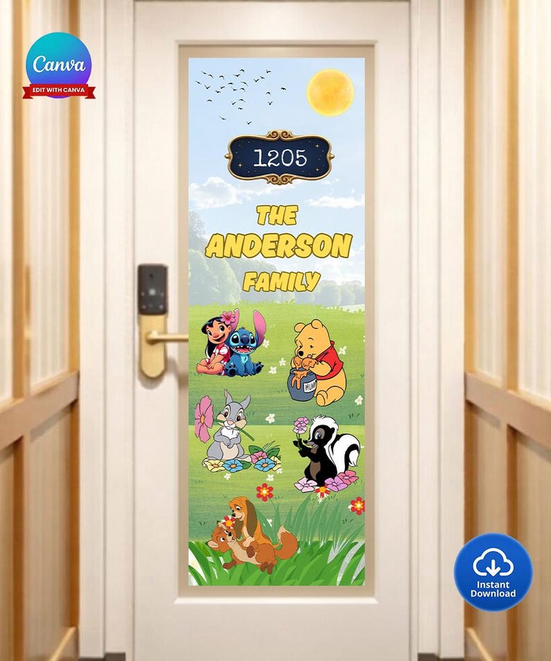 Puede incluir: Un vinilo para puerta con el n&uacute;mero 1205 en una placa azul y dorada, encima de "THE ANDERSON FAMILY". El dise&ntilde;o incluye personajes de dibujos animados como Stitch, Winnie the Pooh y Bambi, sobre un fondo verde.