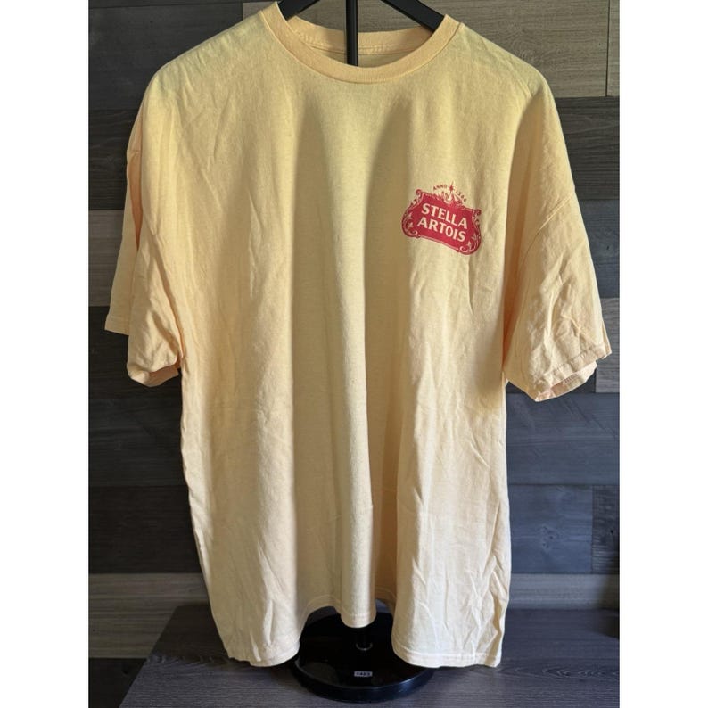 Camiseta vintage Stella Beer 600 Years, amarilla, talla XL, de algodón, Urban Outfitters imagen 1