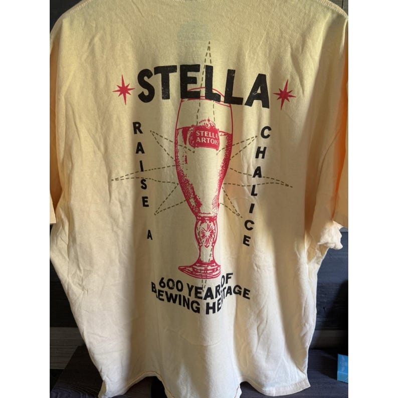 Camiseta vintage Stella Beer 600 Years, amarilla, talla XL, de algodón, Urban Outfitters imagen 4