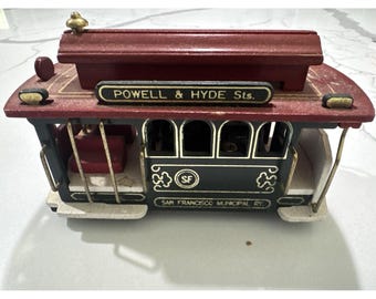 Vintage Wooden San Francisco Moving Music Box Cable Car
