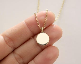 Collar de disco delicado, collar de moneda de oro para madre, colgante de moneda minimalista, colgante de disco para dama de honor, collar de boda, joyería de moneda de disco