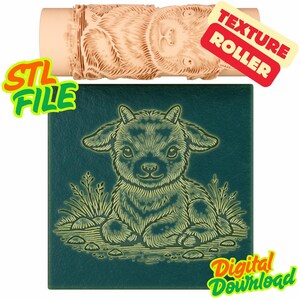 Op de afbeelding: Een beige textuurroller en een teal vierkante tegel met een geitenillustratie. De geit is omgeven door gras en kleine rotsen. De tekst "STL FILE" en "TEXTURE ROLLER" zijn zichtbaar. De woorden "Digital Download" zijn ook zichtbaar.