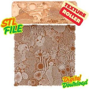 Può includere: Un rullo per texture marrone e una piastrella quadrata marrone con un motivo ripetuto di forme organiche. Il rullo ha una forma cilindrica con un design a rilievo dettagliato. La piastrella presenta un design simile. Il testo sull'immagine recita "STL FILE" e "Texture Roller".