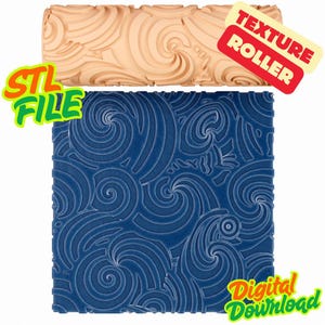 Può includere: Un rullo di texture beige con un motivo a spirale è mostrato sopra un quadrato blu con lo stesso disegno. Le parole "STL FILE" e "TEXTURE ROLLER" sono visibili. Le parole "Digital Download" sono anche visibili.