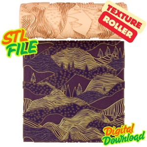 Pode incluir: Um rolo de textura bege e uma telha quadrada com um desenho de paisagem. O rolo tem um padrão repetitivo de linhas curvas e formas geométricas. A telha apresenta um fundo roxo com colinas, árvores e padrões pontilhados dourados. O texto na imagem diz "STL FILE", "TEXTURE ROLLER" e "Digital Download".