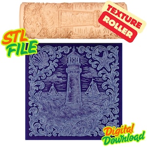 Op de afbeelding: Een beige textuurroller met een vuurtorenontwerp en de woorden "TEXTURE ROLLER" in het rood. Daaronder een blauwe vierkant met een vuurtorenillustratie, zeilboten en de woorden "DIGITAL DOWNLOAD" in het groen. De woorden "STL FILE" zijn ook zichtbaar.