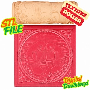 Peut inclure: Un carré rouge avec un motif en relief de deux lamantins et un rouleau texturé beige avec un motif de vie marine. Les textes "STL FILE", "TEXTURE ROLLER" et "Digital Download" sont également visibles.
