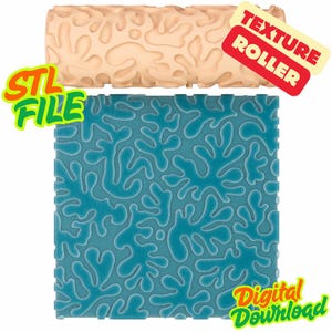 Puede incluir: Un rodillo de textura beige con un patrón similar al coral se muestra sobre un cuadrado de material azul con el mismo diseño. También se ven las palabras "Texture Roller", "STL File" y "Digital Download".