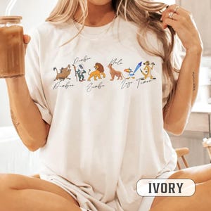 Chemise Disney Hakuna Matata, chemise Animal Kingdom, chemise Disney Le Roi Lion, chemise Timon Simba, chemise Safari Disney, chemise personnages roi lion