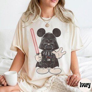 Maglietta retrò Disney Topolino Star Wars, maglietta Star Wars Darth Vader, t-shirt vintage Disney Topolino, maglietta coordinata per la famiglia Disneyland immagine 2