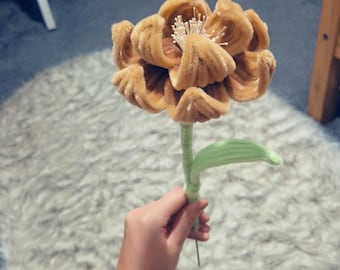 Braune Kunstblume