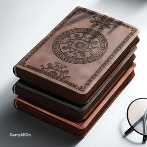 Diario de piel repujada / Libreta vintage de piel sintética en marrón, gris, caqui, rojo y negro: diario de escritura, cuaderno de bocetos, diario de viaje, regalo