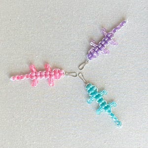 Mini Pearlescent Lizard Bead Pet Keychains Bag Charm | Lizard Bead Buddy | Lizard Bead Pet | Bag Charm Keyring | Kandi Retro 2000s